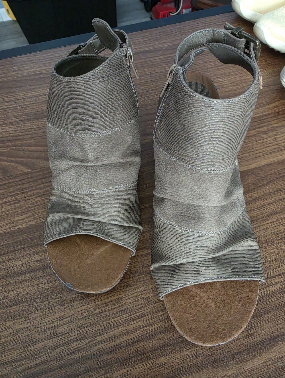 Earth Coriander Womens Open-Toe Ankle Bootie in Taupe